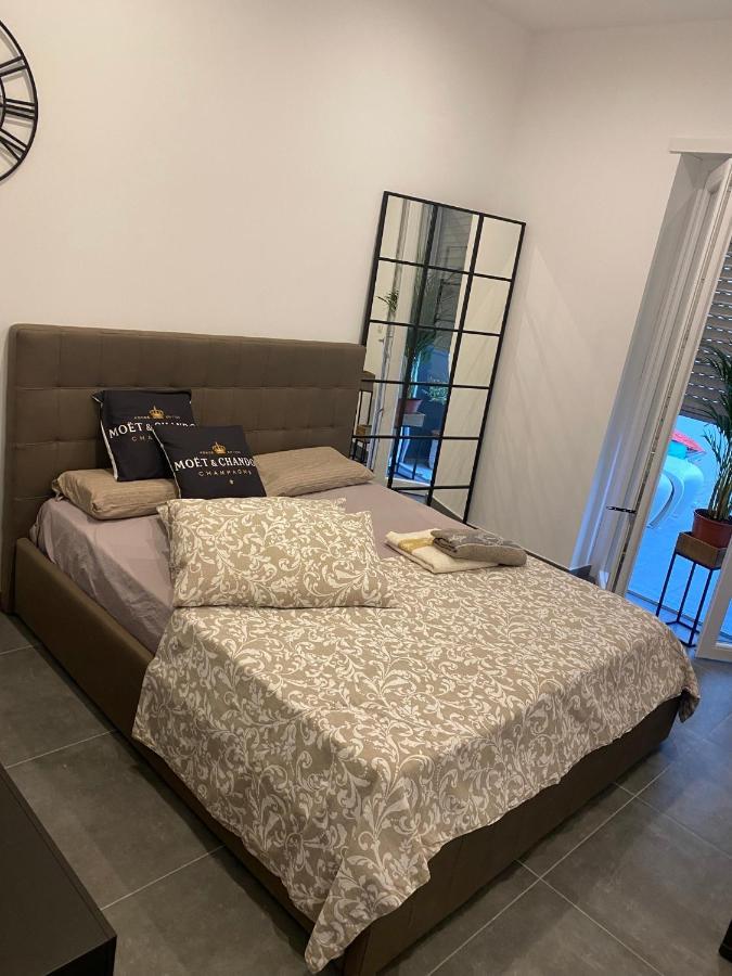Decoluxe !Apartamento Con 1 Camera Da Letto , In Zona San Paolo , Via Martiniana Turín Exterior foto